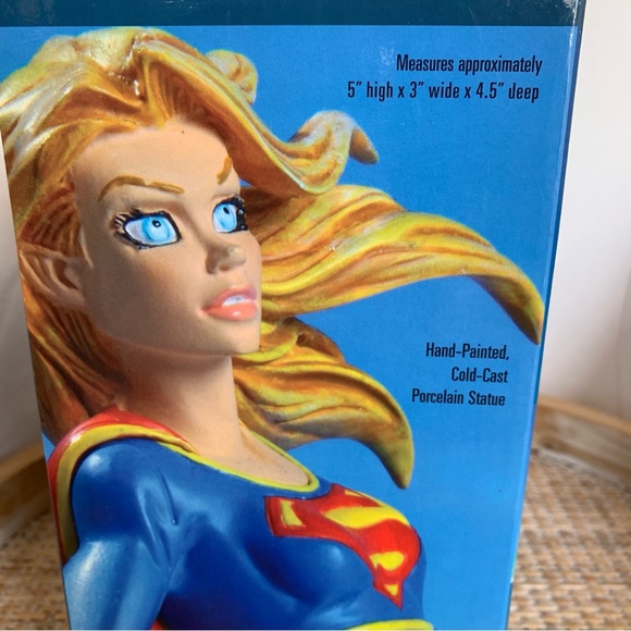 DC Direct Supergirl Mini Statue by Michael Turner - Picture 13 of 14
